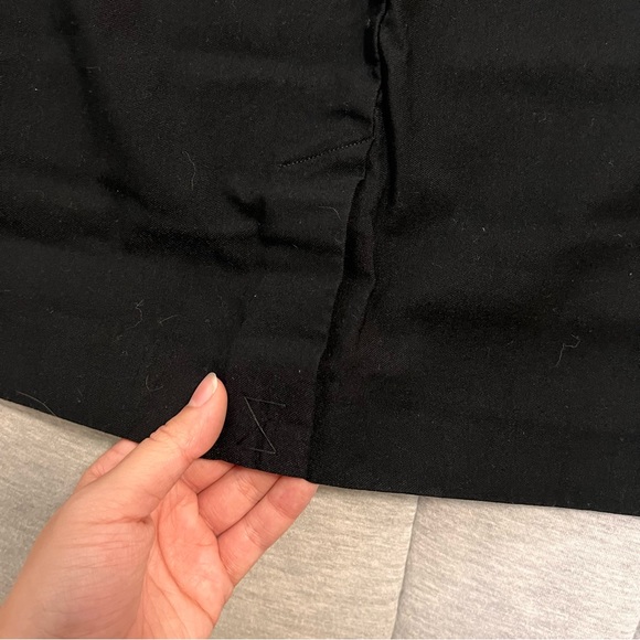Form fitting RW&CO black skirt - Picture 3 of 5
